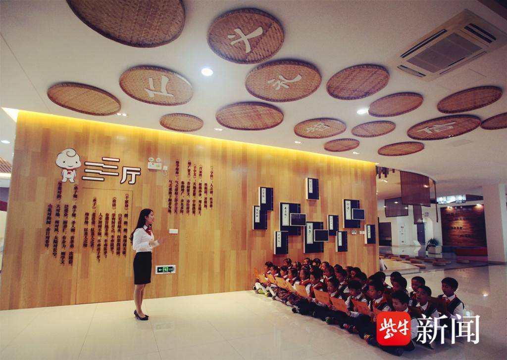 十年砥砺奋进一路逐梦前行,砥砺前行十年谱华章