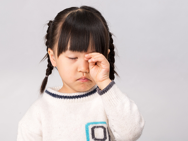 有用的冷知识,眼睛被502胶水粘住教你一招解除