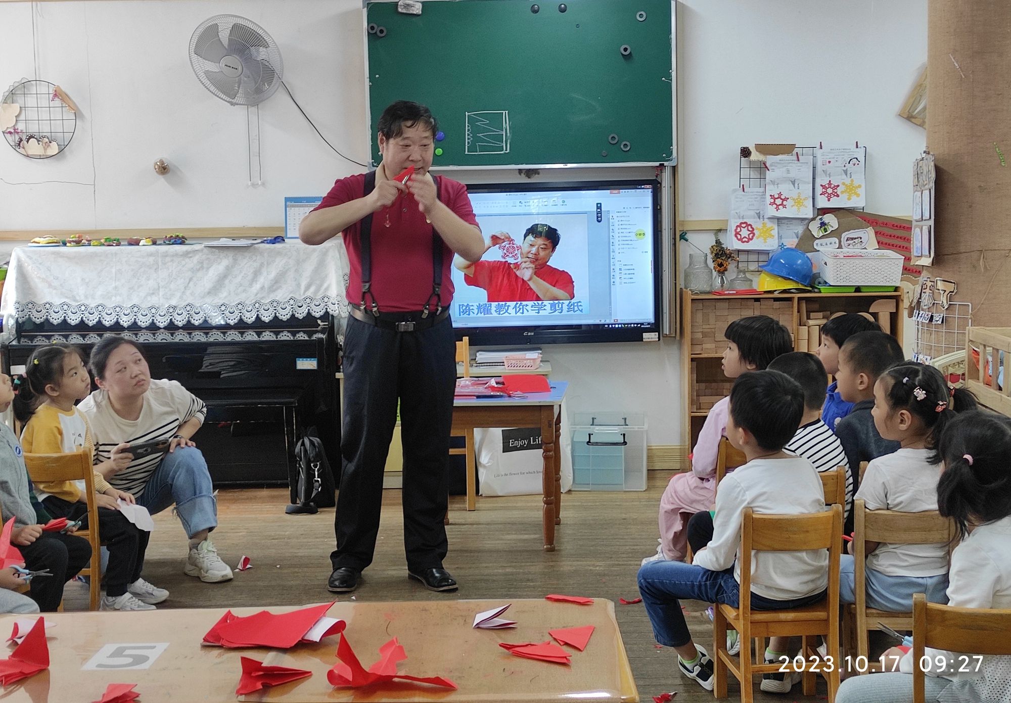 弘扬传统文化传承剪纸艺术——南京师范大学龙江幼儿园非遗趣味剪纸活动