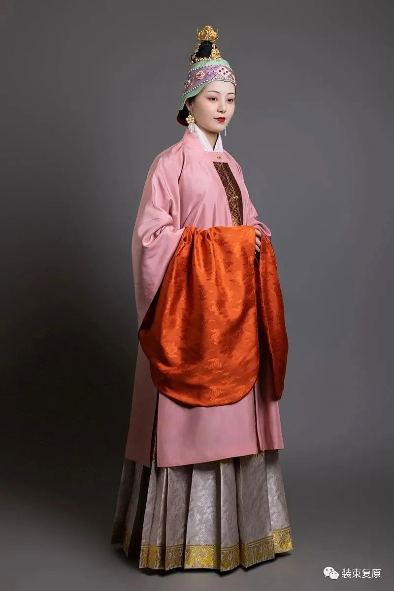 “新春战袍”销售额超过3亿元，汉服款式这么多，为什么只有马面裙爆火出圈？