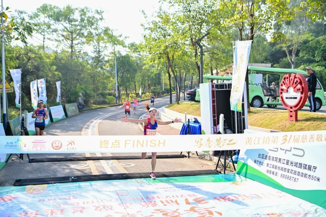 红色半程马拉松赛鸣枪,黄江迷你马拉松