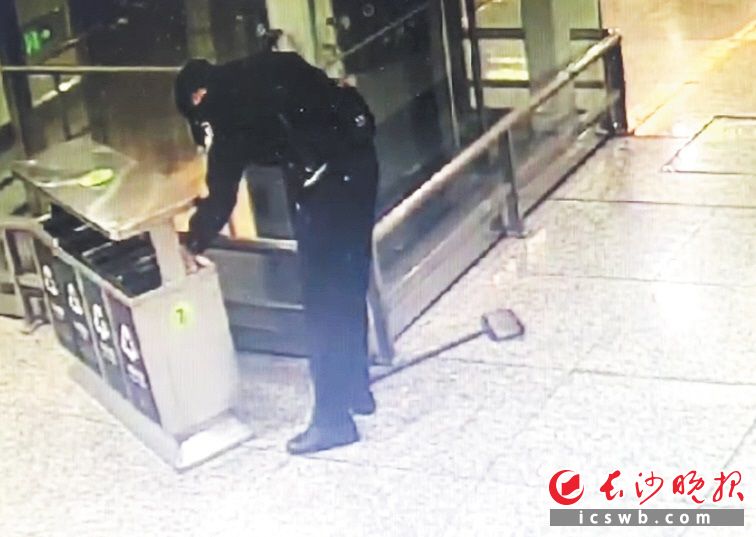 初中生误将户口页随垃圾扔掉,不小心把身份证扔垃圾桶了