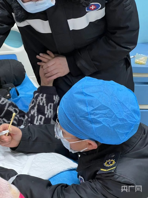 【甘快看】甘肃各级医疗救治队伍已有19支386人抵达救灾现场正全面开展救治