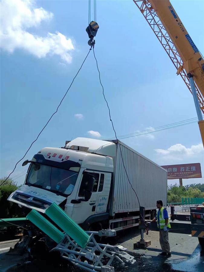 车辆刚上高速就抛锚怎么办,车高速抛锚怎么安全处理