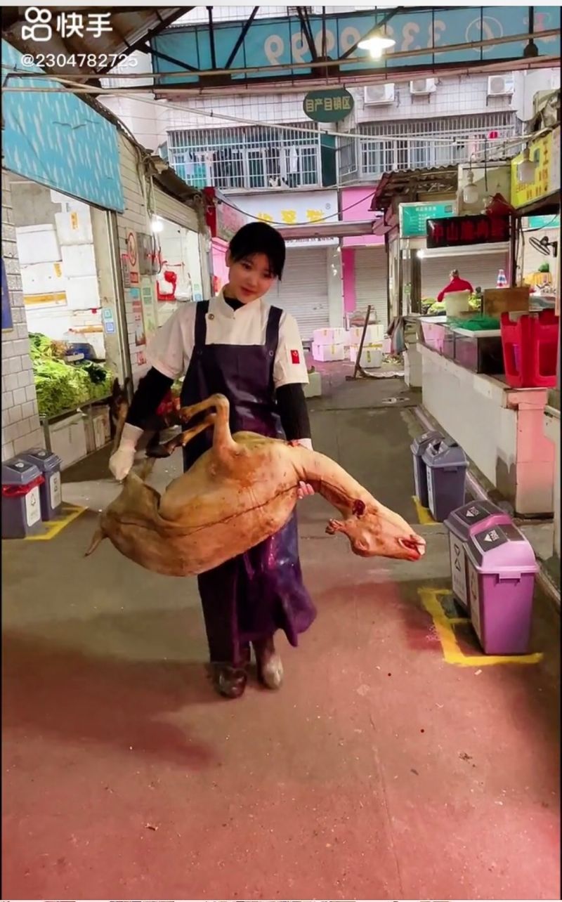 广西90后小姐姐又美又飒，在快手直播“手起刀落”，上万老铁天天围观