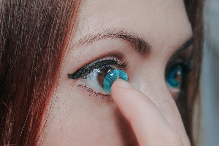 美瞳的爆裂舞台：眼球美容经，疯赚200亿