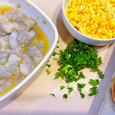 清炒玉米虾仁家常做法,清炒速冻玉米粒