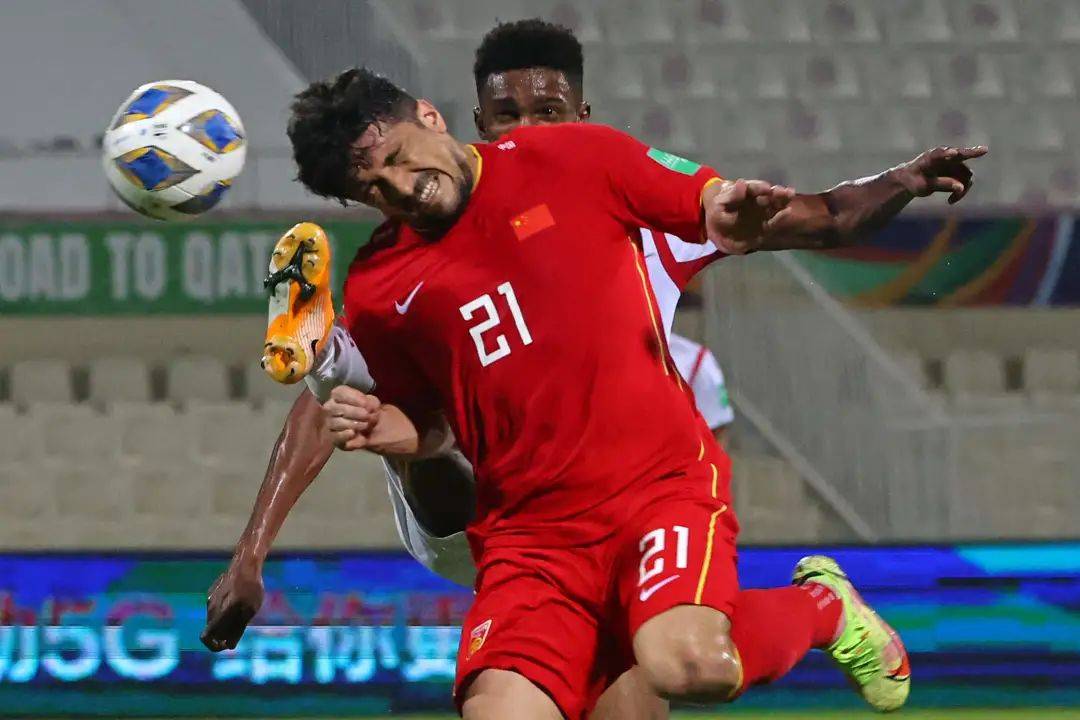 李铁输球后发言引足协不满,国足对阿曼李铁