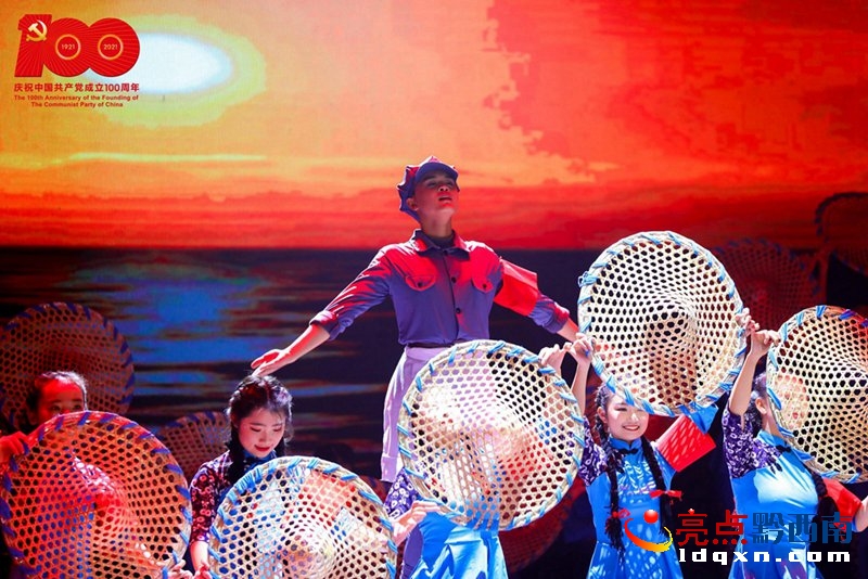 安龙六中：“双减”让艺术之花快乐绽放