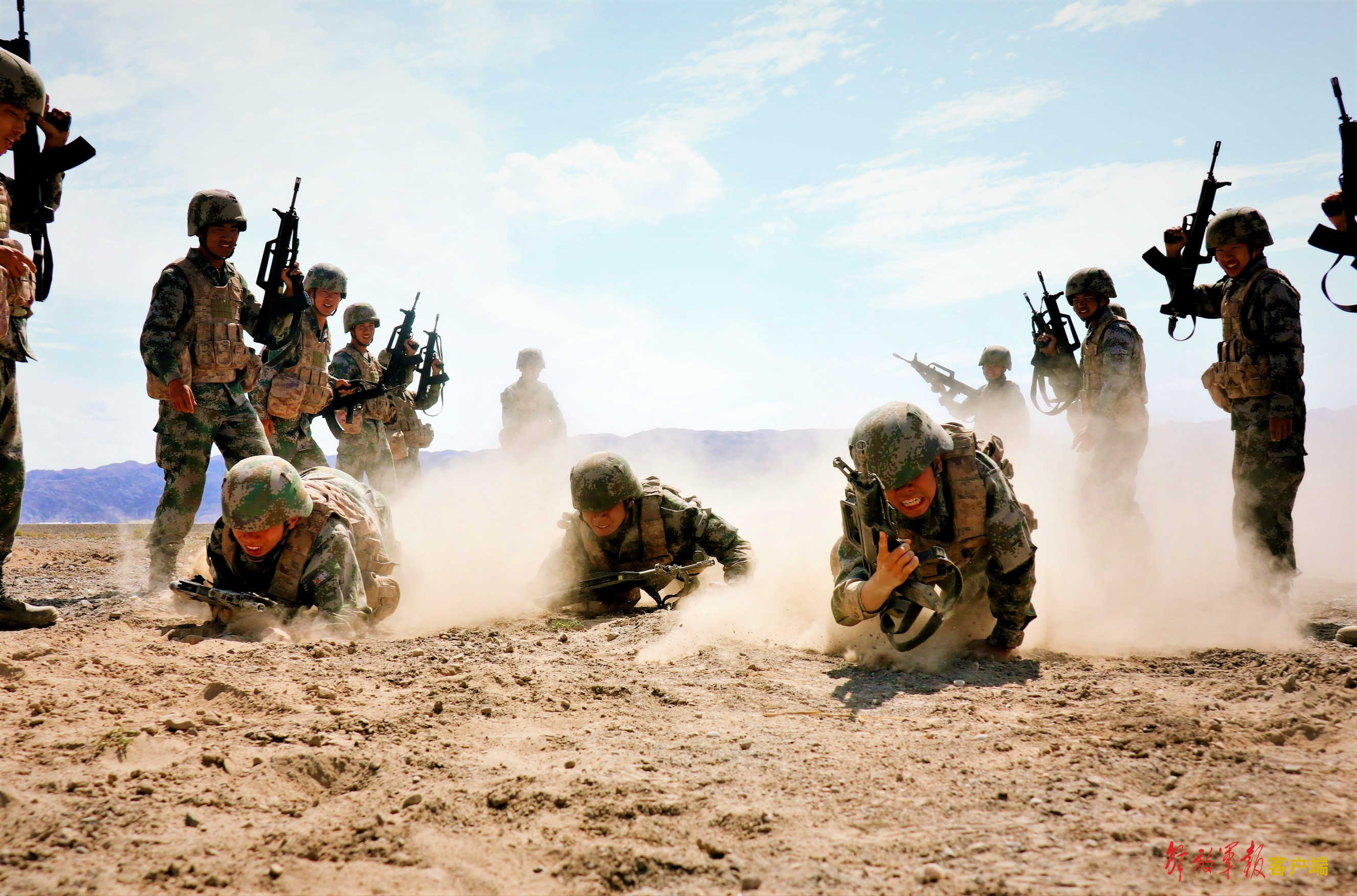 鏖战塞外，直击第77集团军“铁血红军旅”演训一线