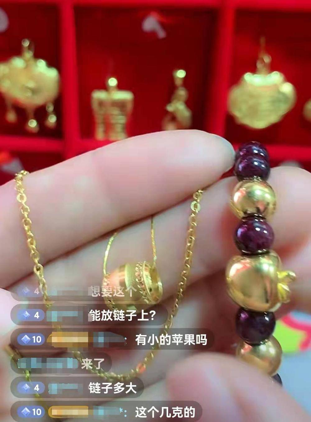 当年笑话大金链子的年轻人，开始疯狂囤金