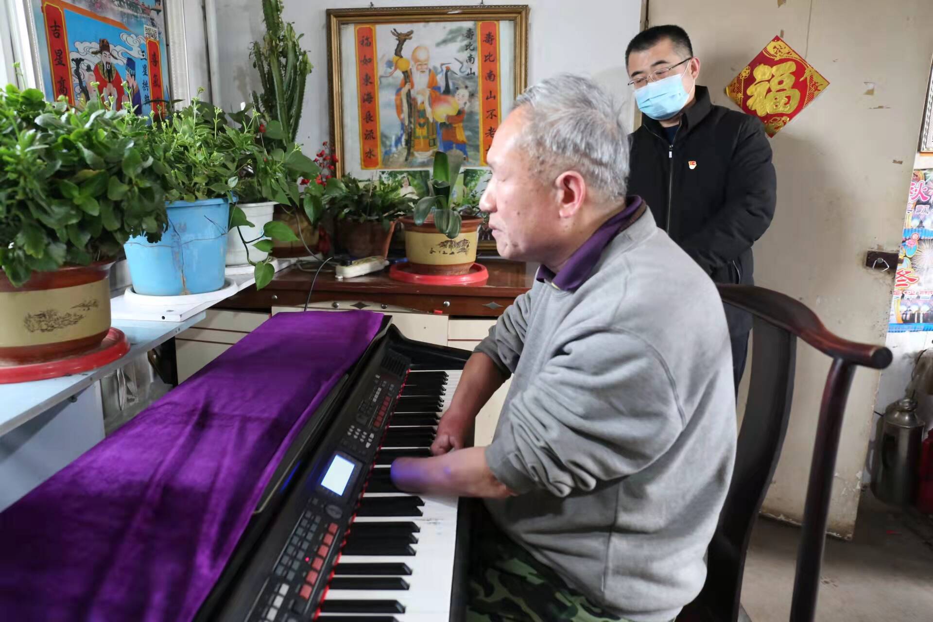 中医医院慰问辖区残疾老人,中医院领导慰问医护人员