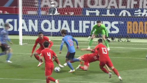 刚刚，国足客场0:2输给日本，有球迷自嘲“日本队门将长啥样？”