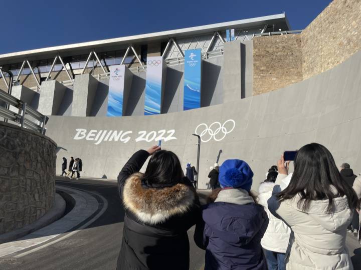 “我代购不了冰墩墩，也见不到谷爱凌，但离奥运这么近！”浙籍志愿者小伙，记录下冬奥点滴