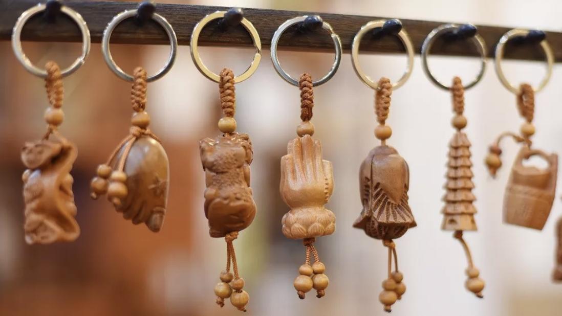 王来新——大胆创新推动桃木雕刻