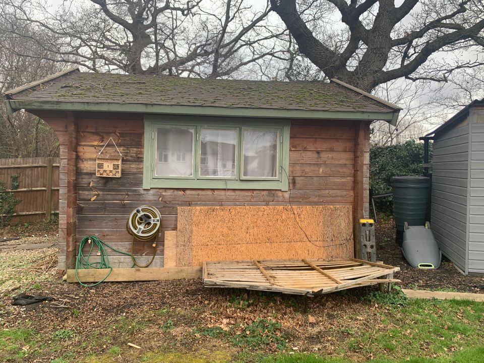 英国一孕妇独居小破屋，没有暖气只能挨冻，拖了半年政府仍没解决