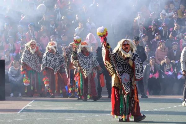 甘孜藏戏山鬼照片,藏族民俗文化的视频