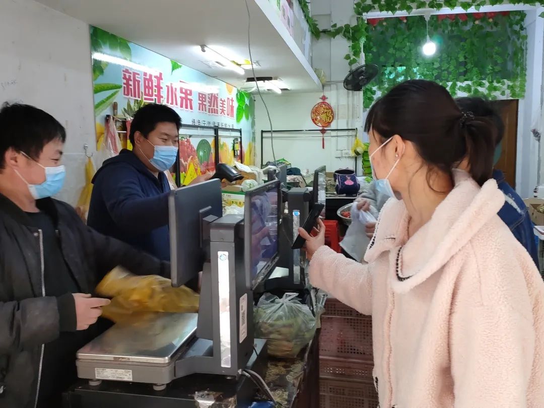 这家小胖夫妻店如何获得居民交口称赞？梅陇镇启动5种渠道的生活物资保供