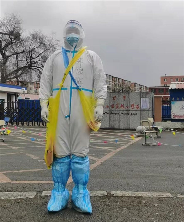 向志愿者致敬你们是最美的平凡者,致敬那些艰苦付出的志愿者们