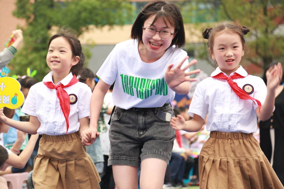 校长来了丨成都外国语学校高新美年校区校长钟灵滋：唤醒每个孩子内心的小马达