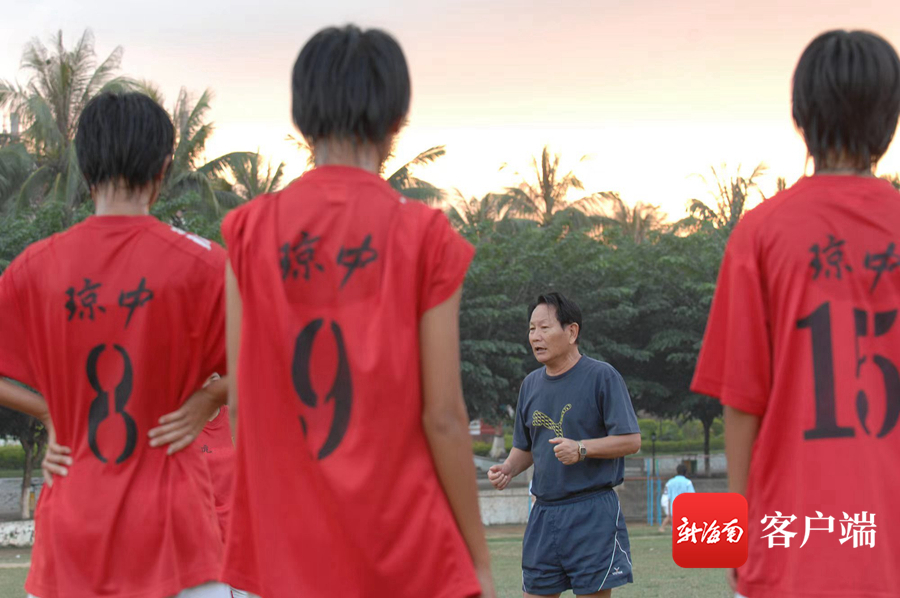 海南琼中女足创始人,琼中女足总教练谷山
