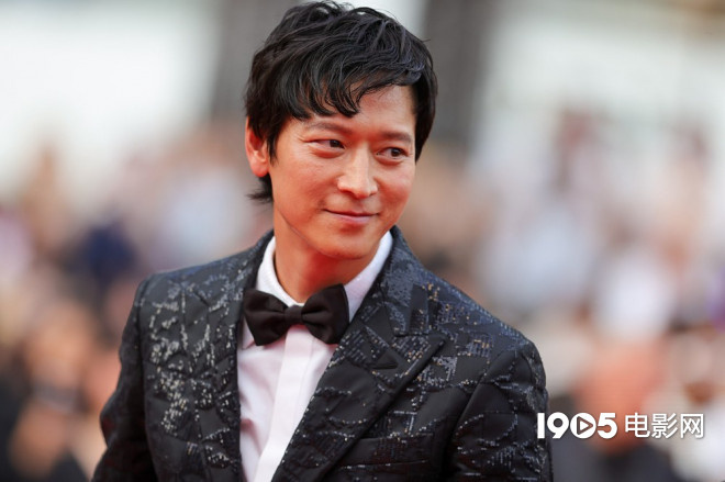 姜栋元出席活动,iu掮客韩国首映