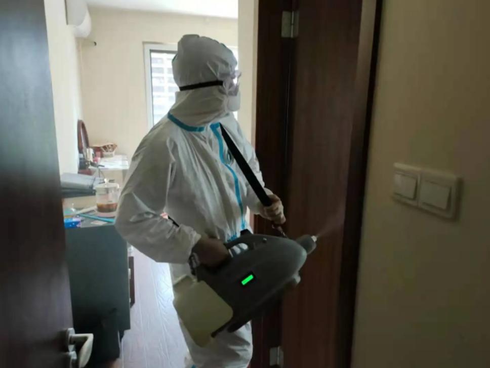 教辅书用“日军背老太”配图引争议，出版社回应|新闻早餐2022.6.1星期三