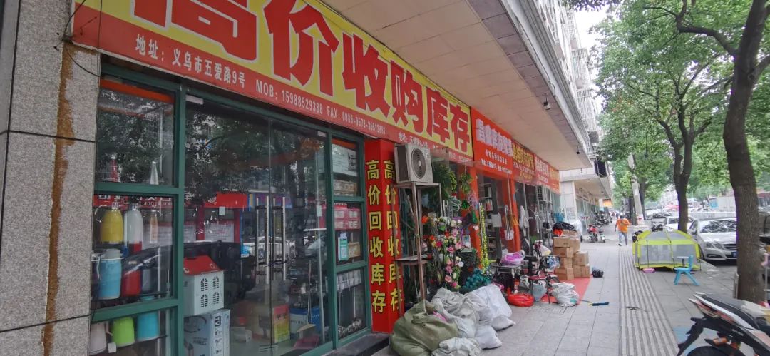 原价300的t恤40元,原价300多的耳环