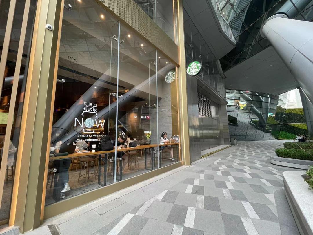 星巴克济南门店出售大量临期食品，正价且未做消费提示，业内：虽不违规但影响声誉