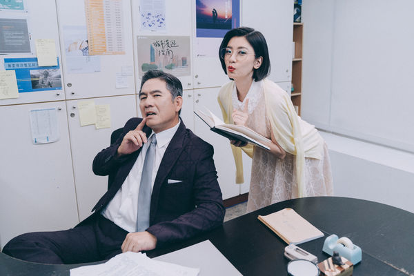 吴慷仁炸出冰块肌性感舔舌贾静雯冻未条大喊：吃我吧