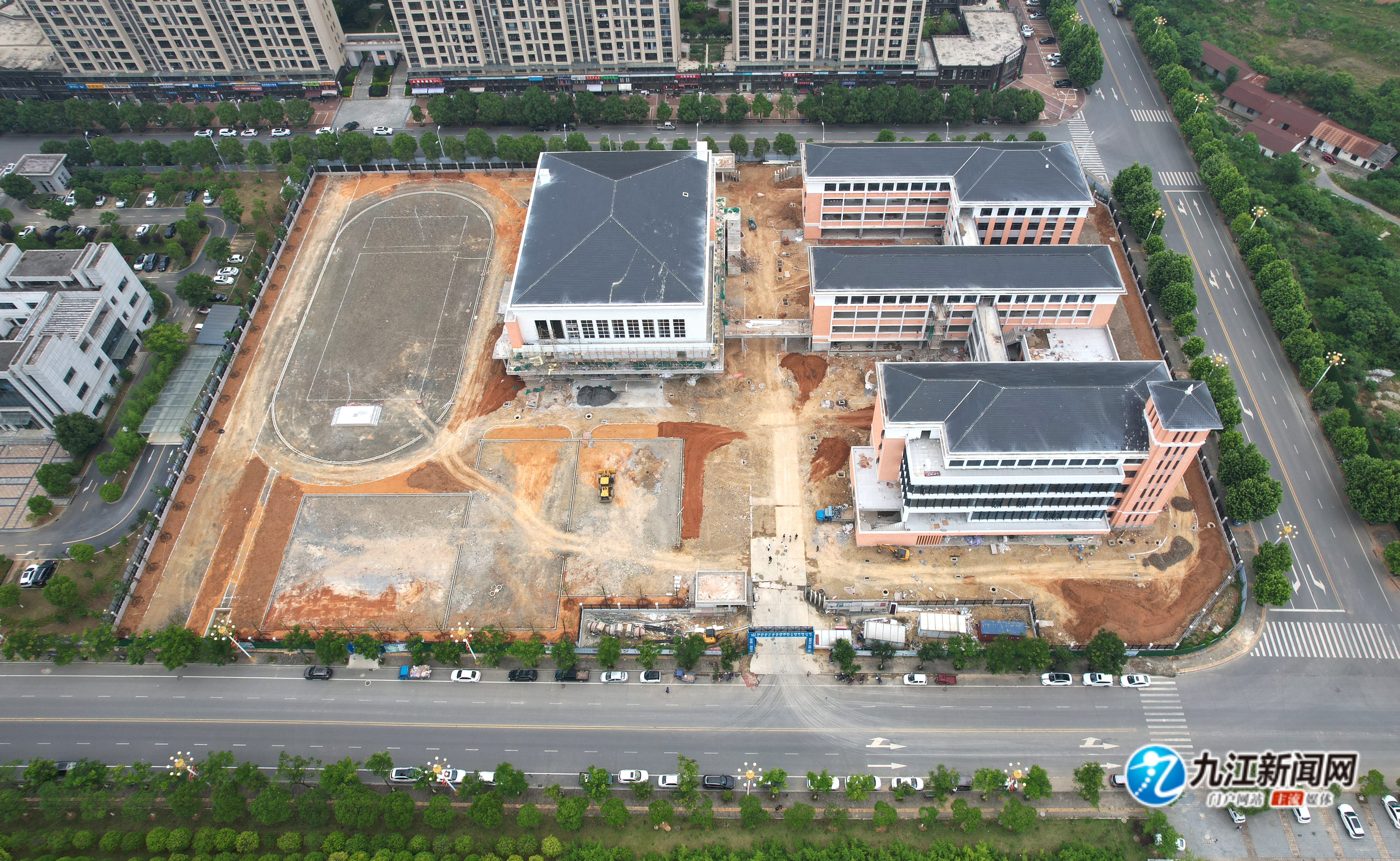 奋进新征程展现新形象,奋进新征程展现新风貌