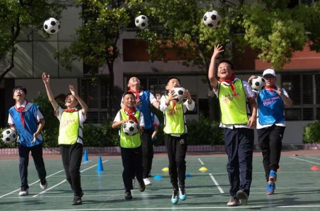 鐭ュぉ涓嬫棭瀹夐煶棰戠増,鏃╁畨1鍒嗛挓鐭ュぉ涓嬩簨