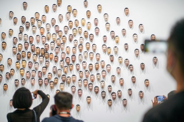 一根香蕉价值15万美金,莫瑞吉奥卡特兰香蕉