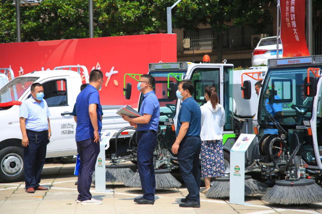 达成就业意向400多人,达成200台一千万订单战略合作意向