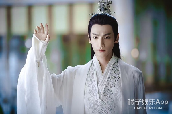 橘子晚报/偶遇朴叙俊和美女逛街；马斯克父亲与继女生二胎；