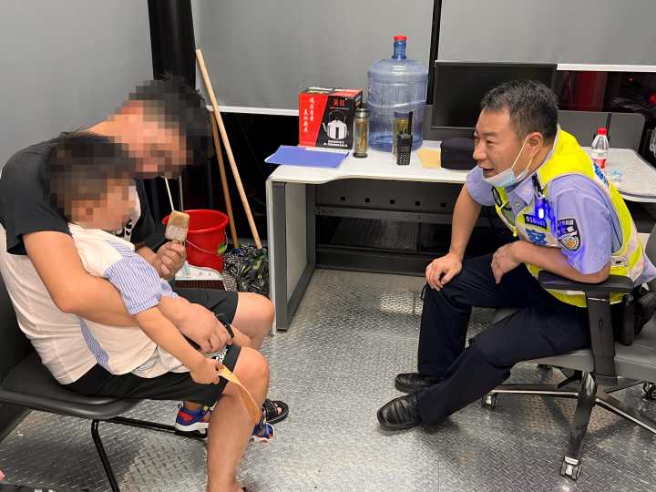 她卖烤猪蹄一天能卖到2万块，杭州夜宵天花板“啦喜街”的深夜在发生什么