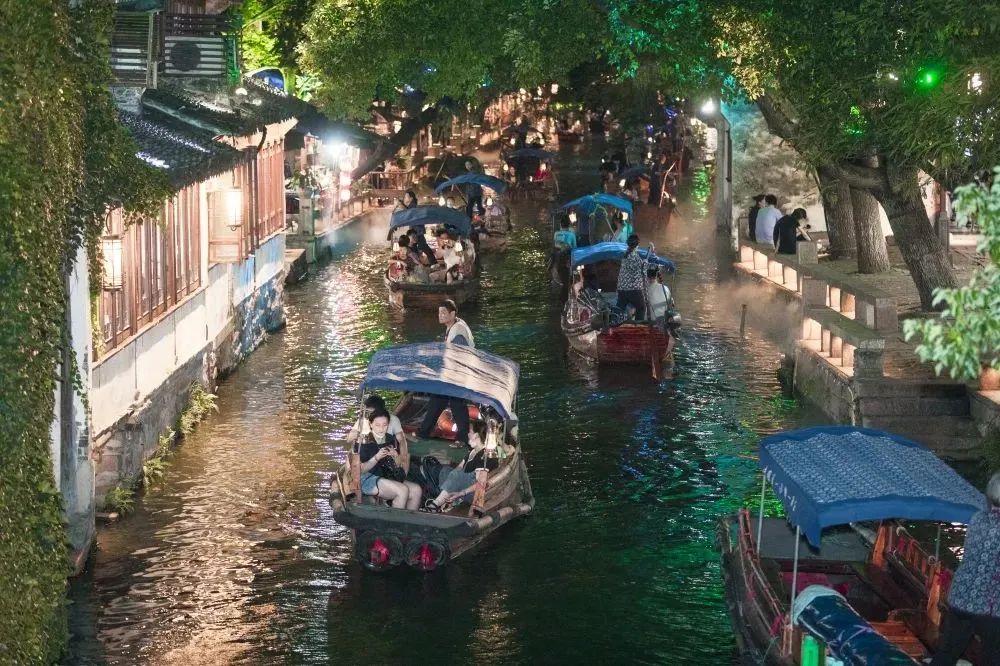 苏州金鸡湖畔,金鸡湖苏州中心广场