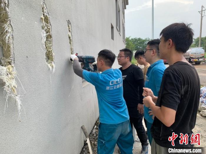 动车医生战高温保暑运,“列车医生”护航五一出行