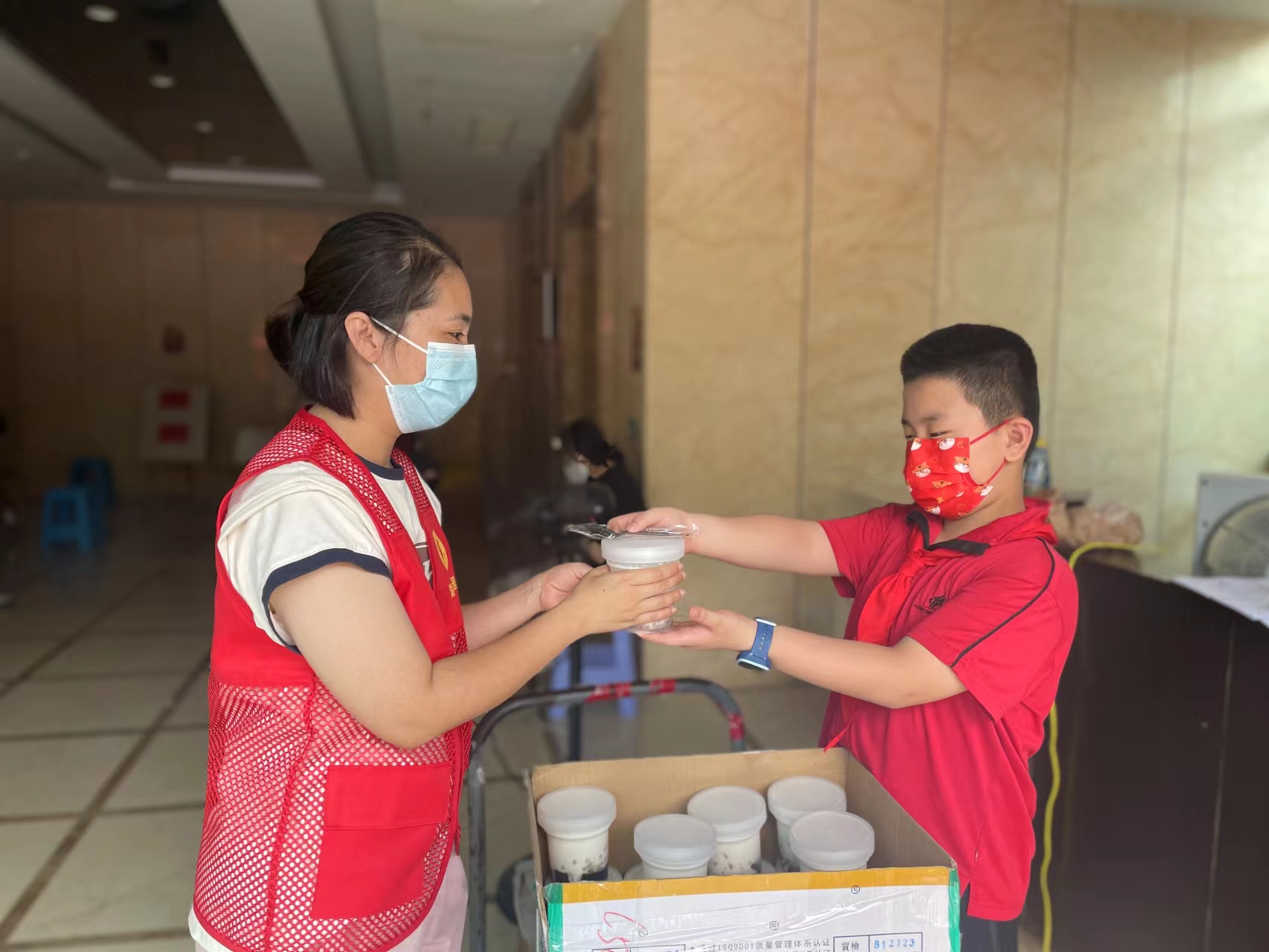 一抹志愿红温暖抗疫路,厦门抗击疫情志愿者