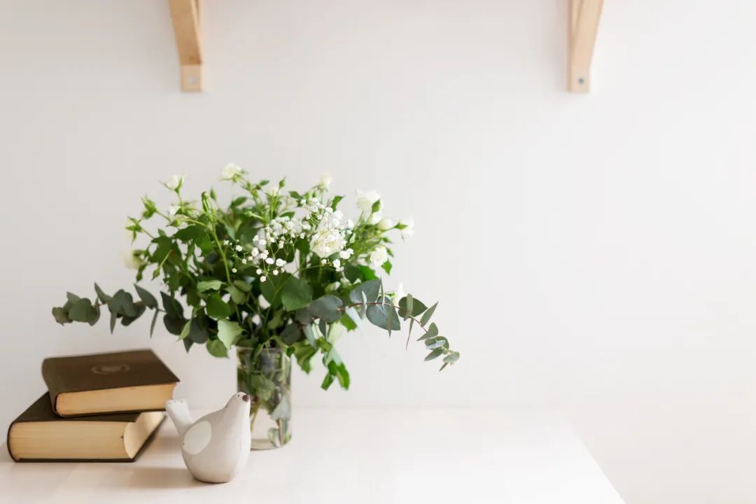 出门尽是看花客,三月尽是看花人