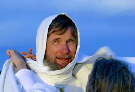 外媒起底一美国末日*教邪**：怂恿信徒自杀，*虐性**未成年少女