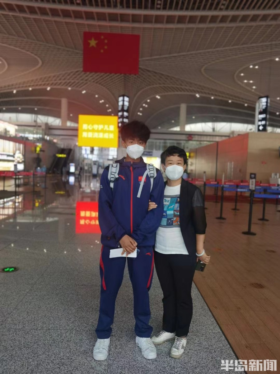 新闻周刊丨“踢”进象牙塔，升学新捷径？足球考试真不简单，伯乐的孩子也闹悬