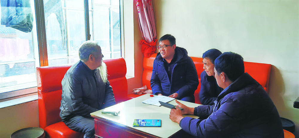 四年两个村，这个书记干劲足！——记全国“人民满意的公务员”秦海榛