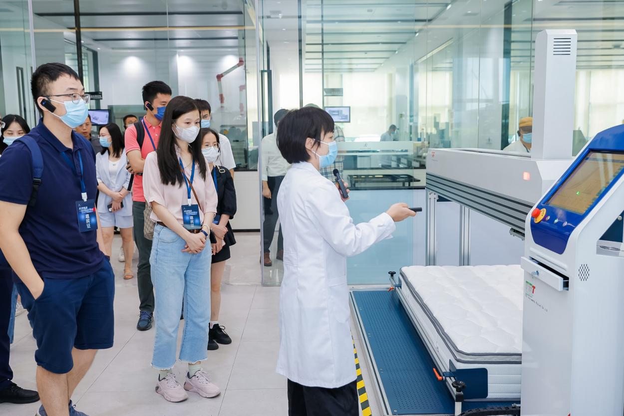 探寻慕思超级智能工厂,慕思工厂生产视频