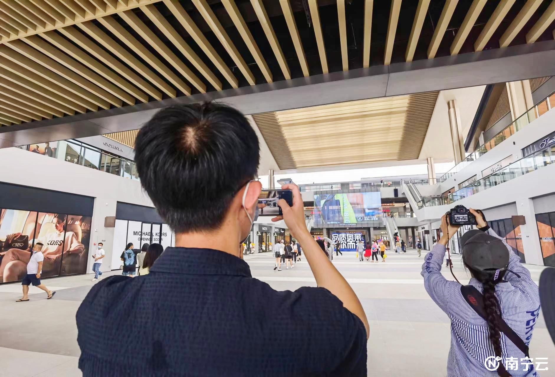 深圳沙井艺展中心跟杉杉奥特莱斯,深圳沙井杉杉奥特莱斯