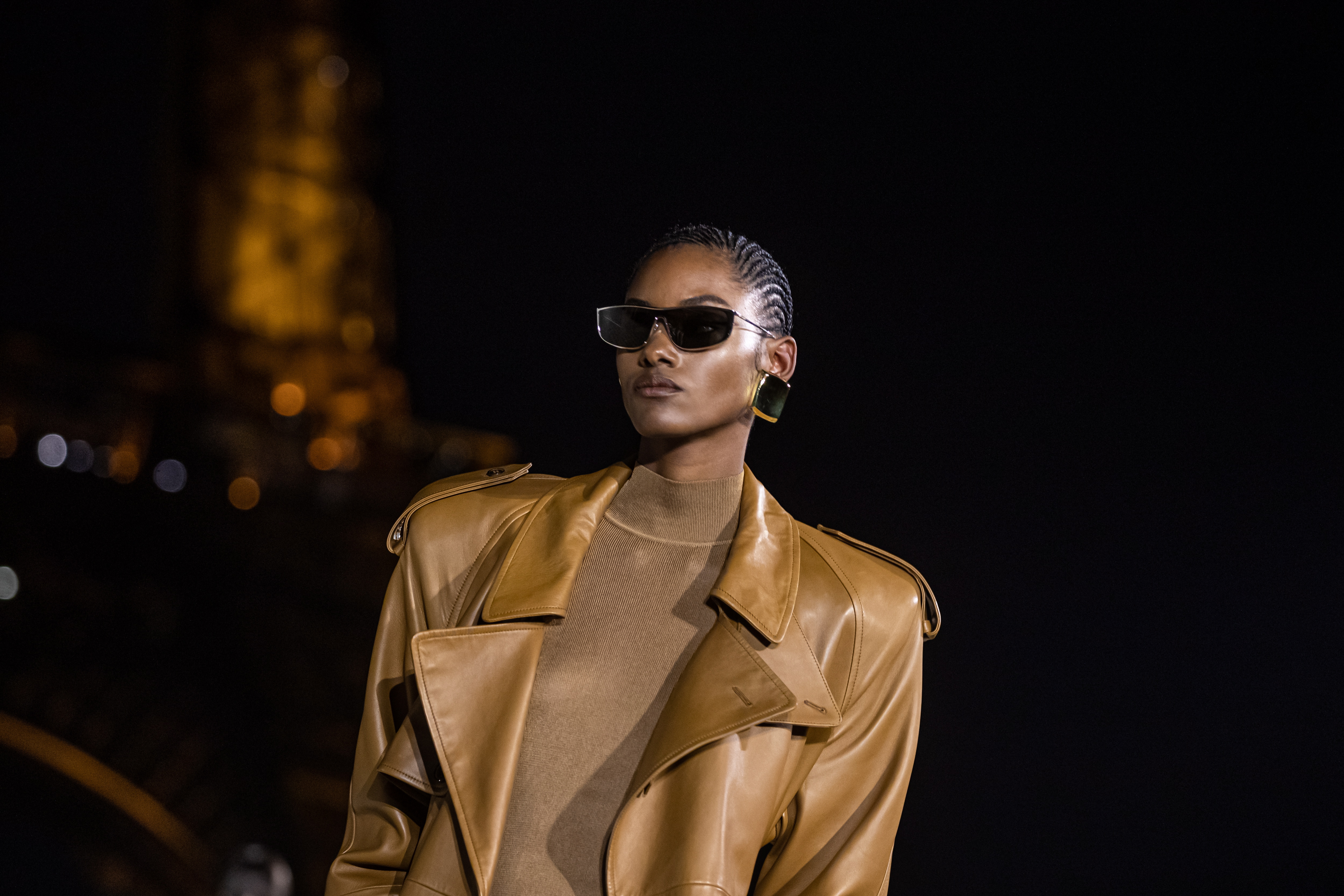 外代二线巴黎时装周,巴黎时装周圣罗兰品牌时装秀