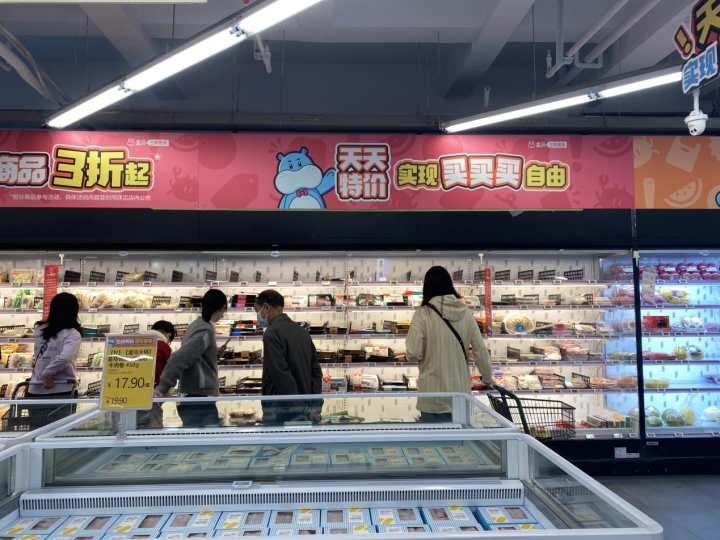 商业观察|1元青菜、3元牛奶、10元牛肉……杭城“打骨折”的生鲜奥莱店，为什么越开越多？