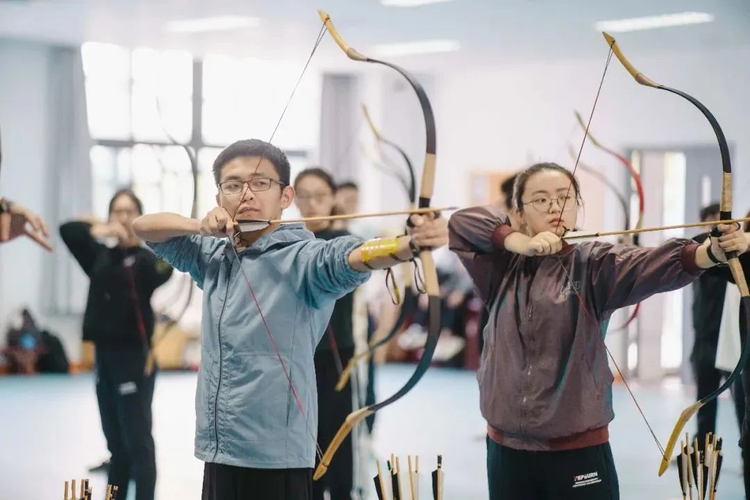 体育运动学校赛艇训练,体育课游泳项目