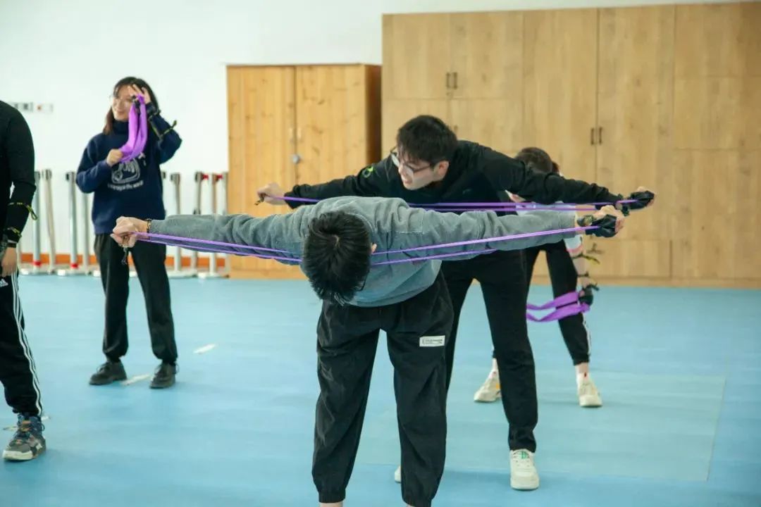 体育运动学校赛艇训练,体育课游泳项目