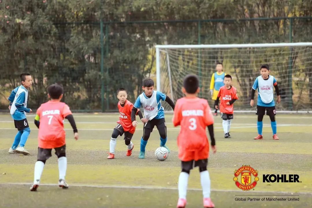 代表中国出战国际决赛的小男孩,中国足球小将集结出征西班牙